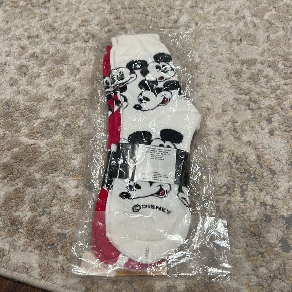 Vintage Mickey&co socks 2 pairs size 9-11 NWT all over print white and red pair - Picture 1 of 6